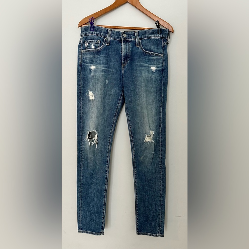 EUC. AG Nikki Relaxed Fit DistressedSkinny Jeans. 27R.